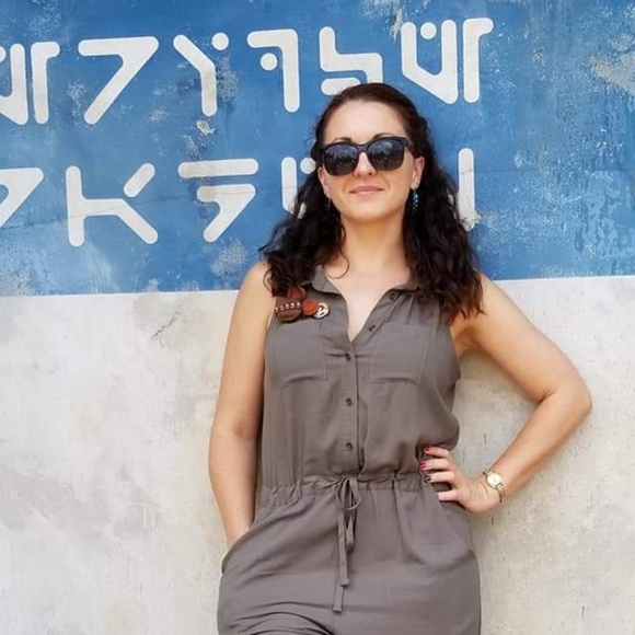 Meet Your Posher! - Picture 2 of 3